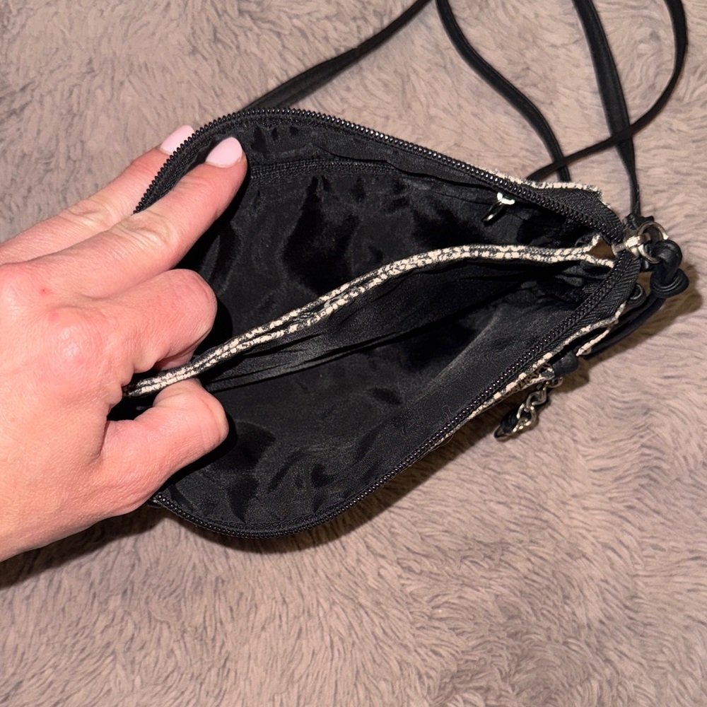 Elegant Black and Cream Paisley Crossbody Purse Bag - Picture 3 of 7